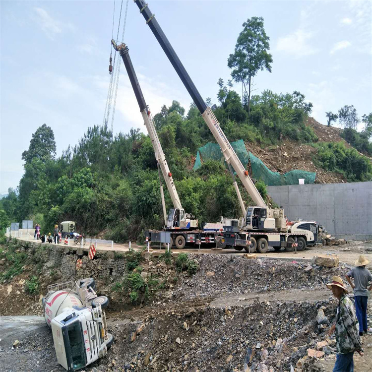 多祥镇汽车掉沟里叫吊车救援要多少钱